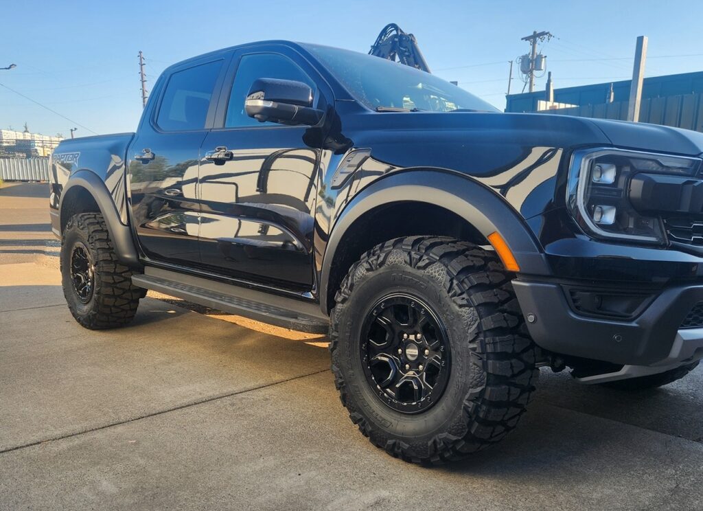 2024 Ford Ranger with 35x12.50r17 Nitto Mud Grappler Tires (w/ no lift)