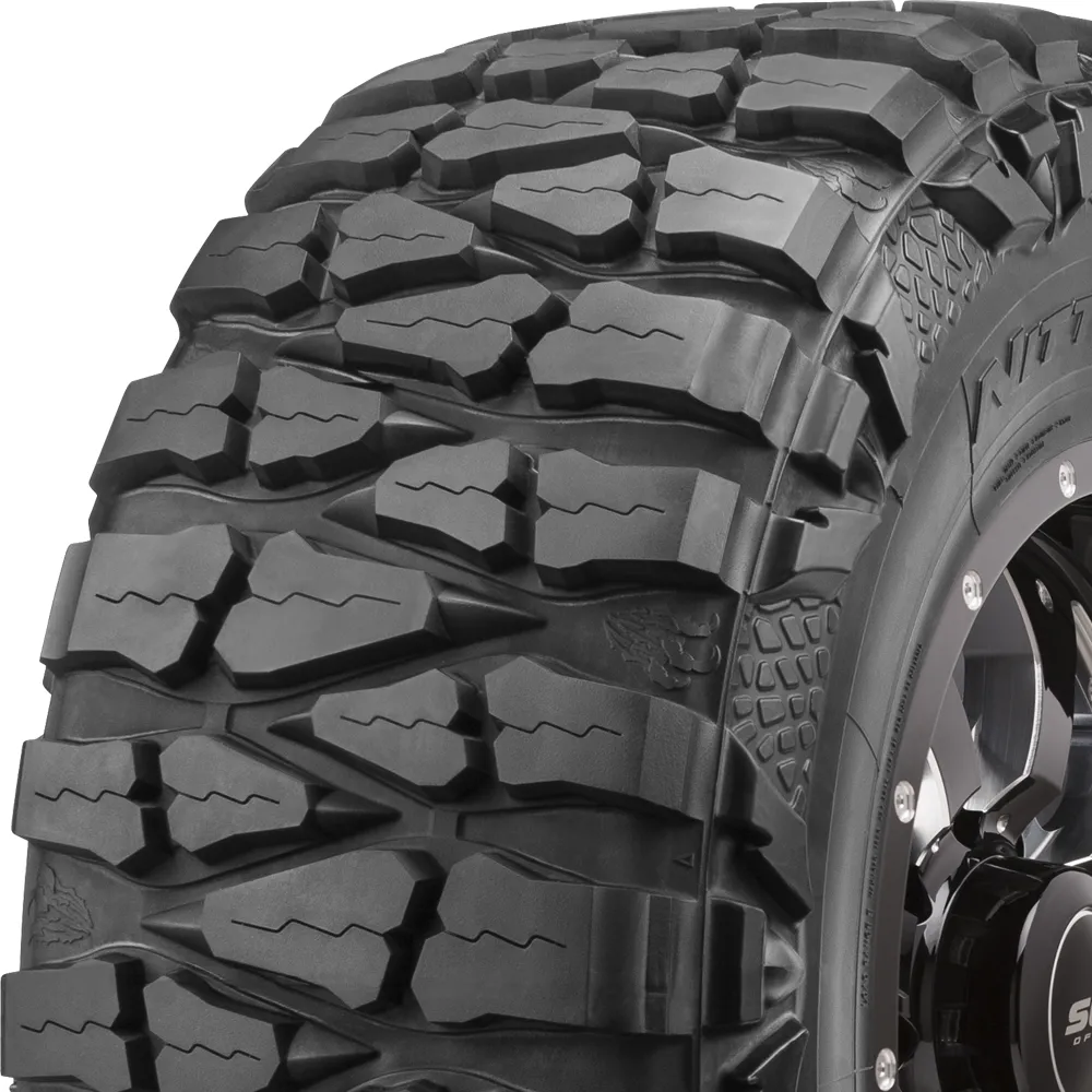 Side profile close up picture of nitto mud grappler tread pattern